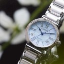 【金響鐘錶】預購,CITIZEN EM1060-87N(公司貨,保固2年):::CITIZEN L幸福鈴蘭,光動能,藍寶石鏡面,5顆鑽石,白蝶貝錶盤,時尚女錶,E031機芯,EM106087N